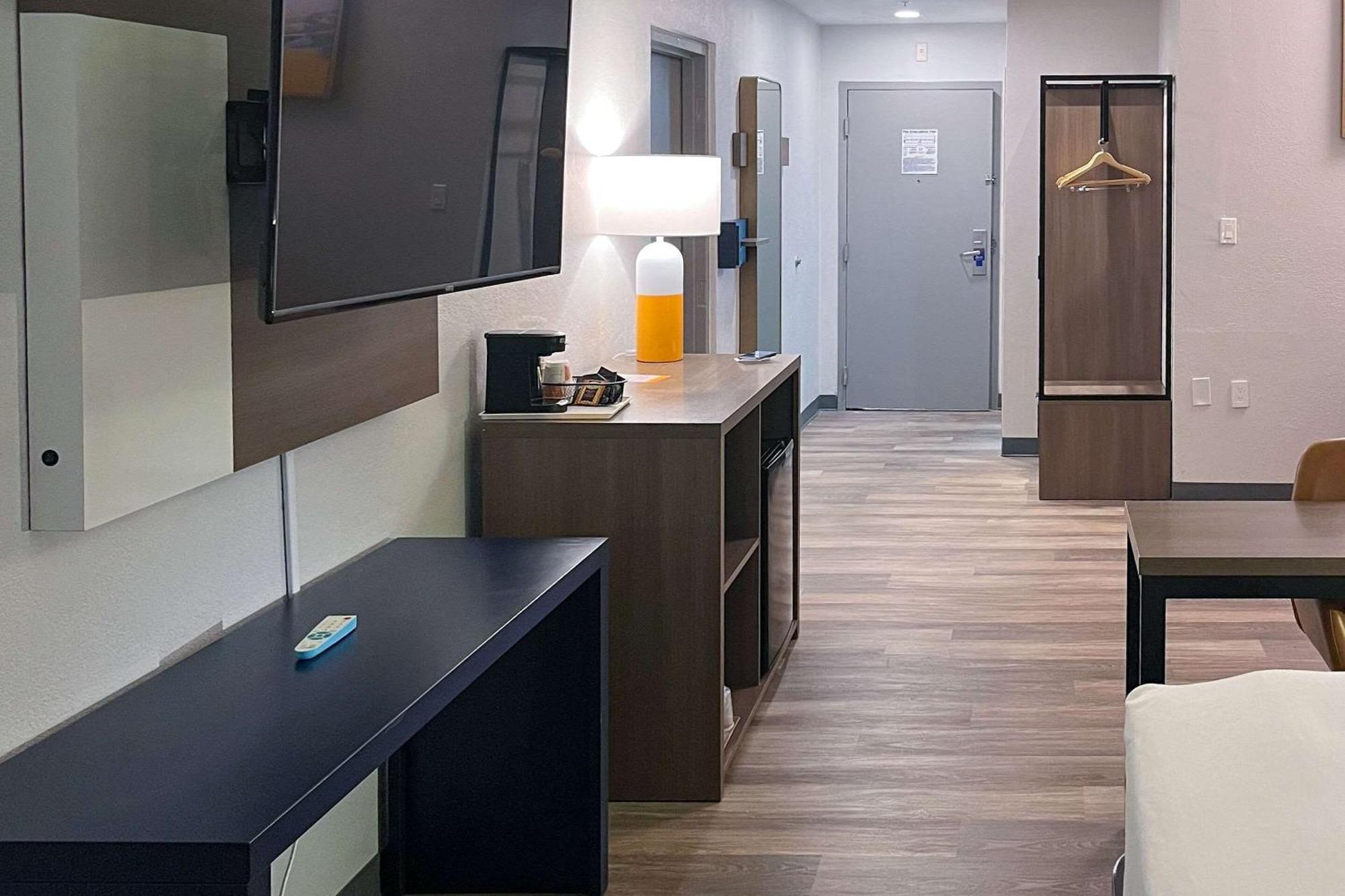 Comfort Suites Clearwater - Dunedin Екстериор снимка